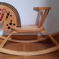 cavallo a dondolo in legno