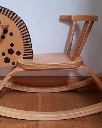 cavallo a dondolo in legno