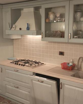 cucina completa di lavastoviglie, forno e  cappa 