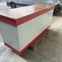 Bancone da lavoro in metallo