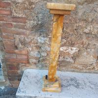 Colonna in marmo giallo di Siena