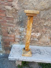 Colonna in marmo giallo di Siena