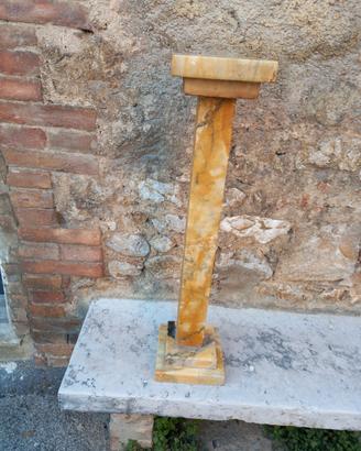 Colonna in marmo giallo di Siena