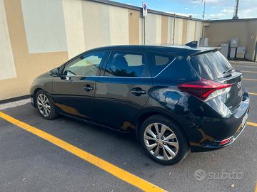 Toyota Auris 1.6 D-4D Lounge