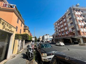 Locale Commerciale C/1 in Viale delle Medaglie d'O
