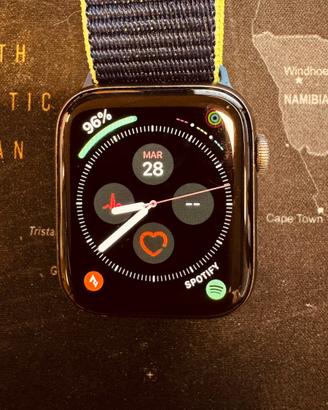 Apple Watch Series 5 (GPS + Cellular, 44 mm)