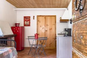 2 LOCALI A CAPRAROLA