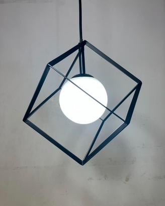 Lampadario cubo nero/vetro sfera bianco