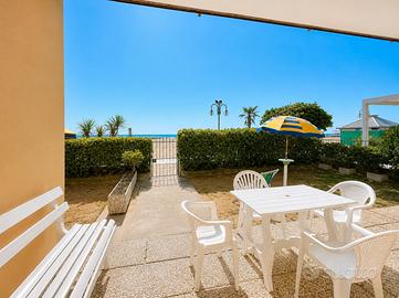 Due camere fronte mare piano terra
