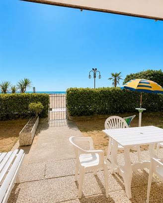 Due camere fronte mare piano terra