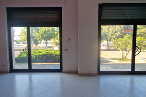 Locale commerciale in viale Cristoforo Colombo 58