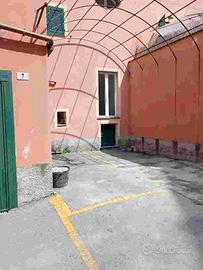 Due posti auto con sbarra elettrica