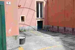 Due posti auto con sbarra elettrica