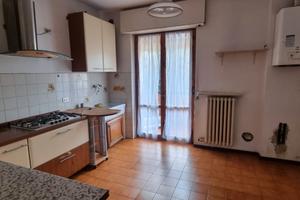 4 ampi locali cantina e garage