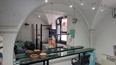 Specchi semicircolari per attivitá commerciale