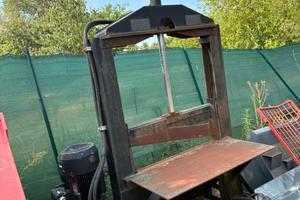 A200 - Pressa idraulica taglia lamiera