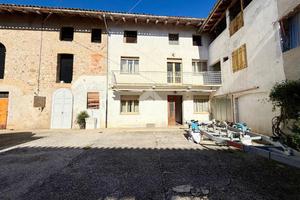 CASA INDIPENDENTE A MERETO DI TOMBA