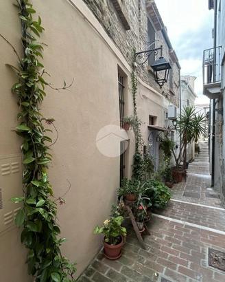2 LOCALI A SPOLTORE
