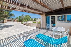 Monolocale azzurro 4 posti Favignana