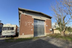 Capannone di ampie metrature in zona Formica.