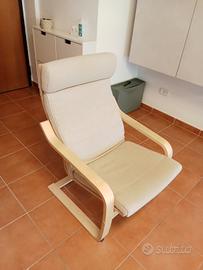 Poang in betulla con cuscino beige 
