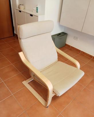 Poang in betulla con cuscino beige 
