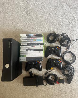 Xbox 360 Slim + 3 controller + 13 giochi