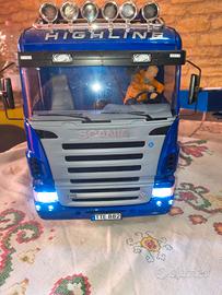 Camion con rimorchio ribaltabile R/C 1/14 Tamiya