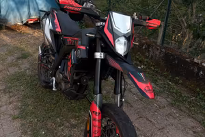 Moto motard 125