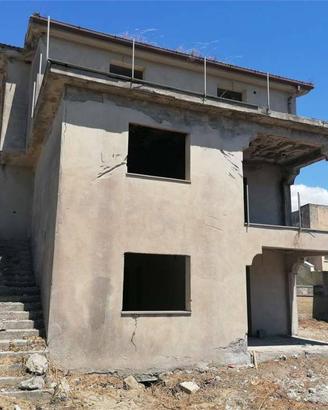 Palazzo / Stabile di 306 m² con più di 5 locali a 