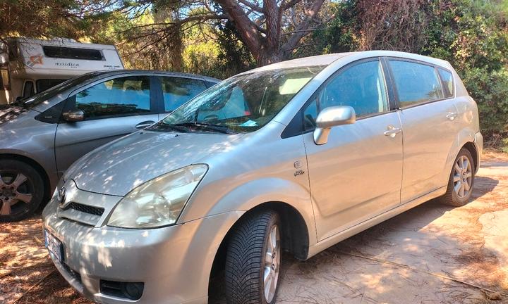 Toyota Corolla Verso 2004