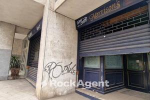 LOCALE IN ZONA CENTRALE CON DOPPIA VETRINA - FRONT