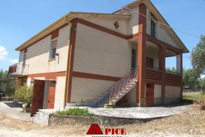 Zona di campagna casa con terreno e annesso in pie