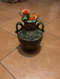 vaso fatto a mano in maiolica