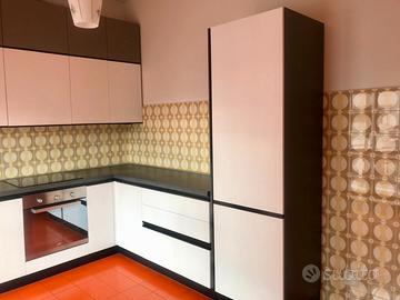 Cucina completa di elettrodomestici