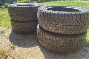 Gomme Invernali Kumho 215/55 R17