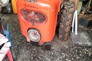 Trattore con carrello
