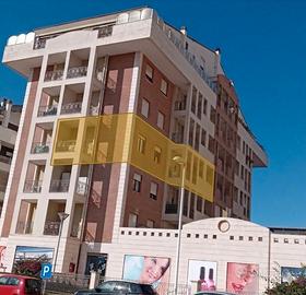 Trilocale con ampi terrazzi arredato