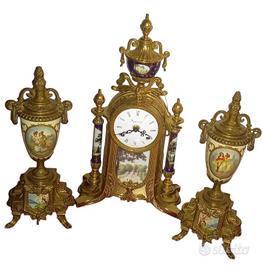 Trittico da camino con orologio e due vasi