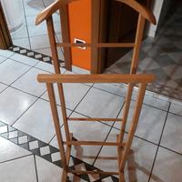 Porta pantaloni in legno