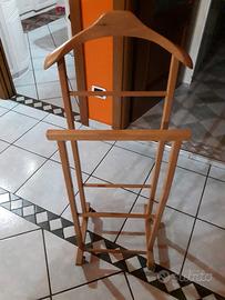 Porta pantaloni in legno
