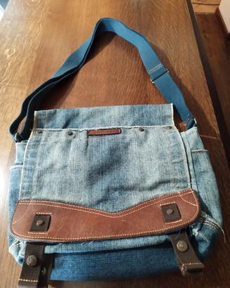 Borsa Levi's 