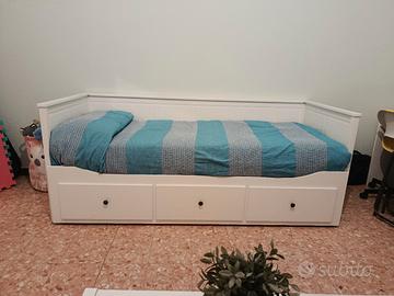 Divano letto cassetti casa mare stanza bimbi 