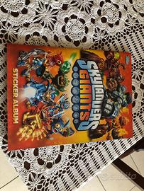 Album Figurine Skylanders Giants 2013 completo