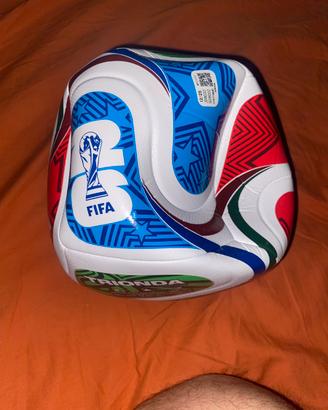 Trionfa pallone mondiale nuovo