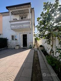 Rif. 492 fronte villaggio coppola - villa 2 livell