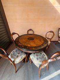 Tavolo e sedie in stile Luigi Filippo