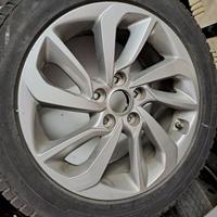 Cerchi in lega con gomme invernali per hyundai