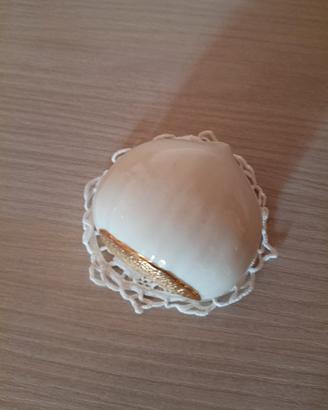 Vecchio portagioie in porcellana firmato "Bassano"