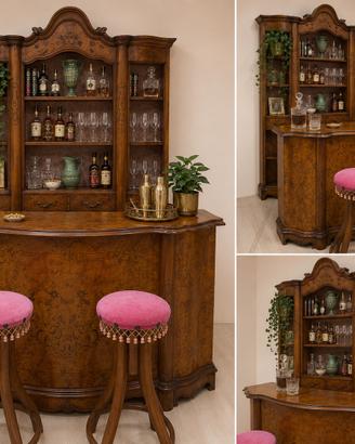 Mobile bar con bancone e sgabelli